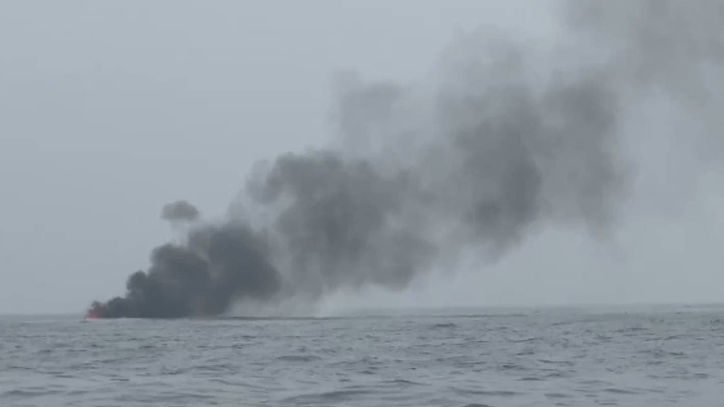 Во Владивостоке сгорел туристический катамаран / События на ТВЦ